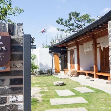 Ohnewwall Guesthouse Jeonju Buitenkant foto