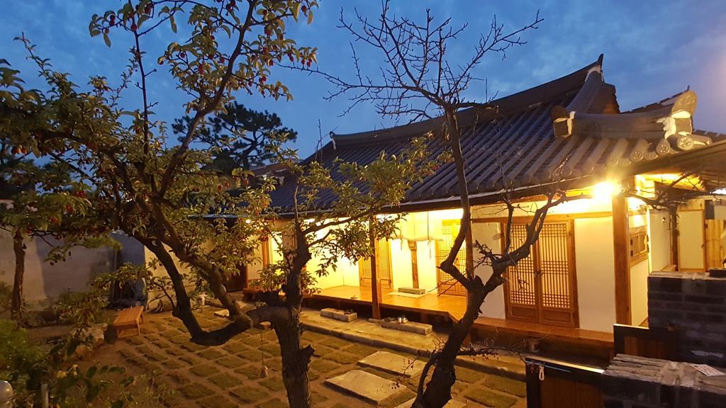 Ohnewwall Guesthouse Jeonju Buitenkant foto