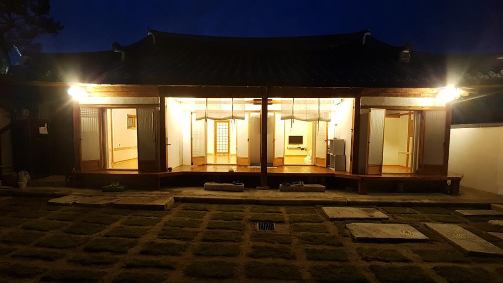 Ohnewwall Guesthouse Jeonju Buitenkant foto