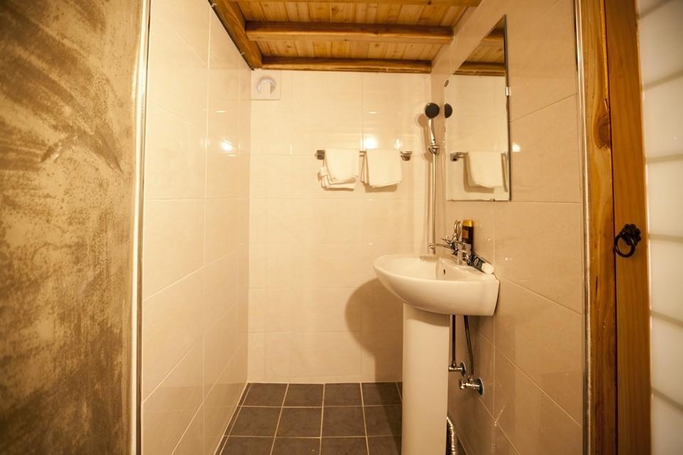 Ohnewwall Guesthouse Jeonju Buitenkant foto