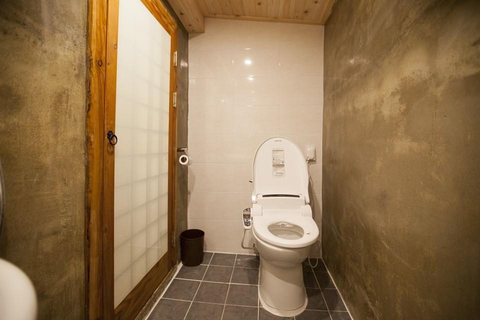 Ohnewwall Guesthouse Jeonju Buitenkant foto