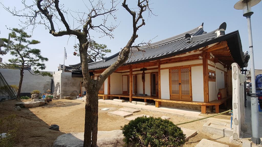 Ohnewwall Guesthouse Jeonju Buitenkant foto