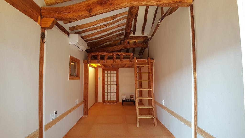 Ohnewwall Guesthouse Jeonju Buitenkant foto