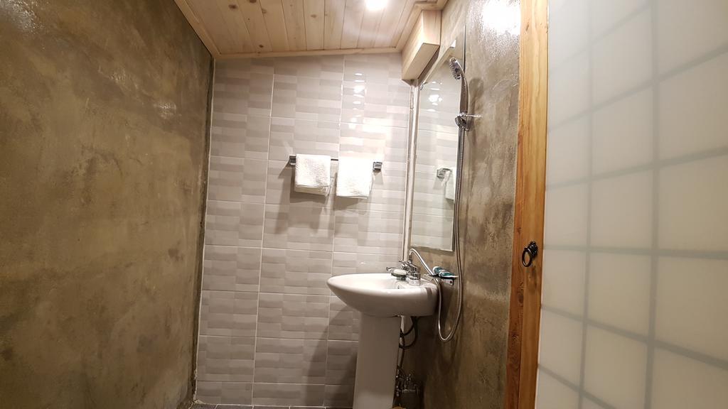 Ohnewwall Guesthouse Jeonju Buitenkant foto
