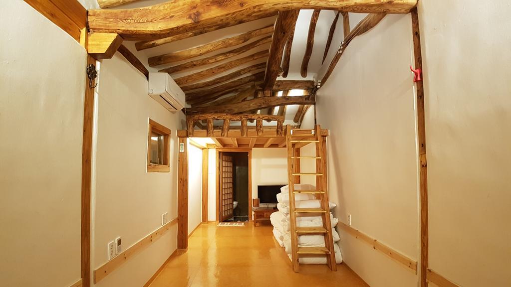 Ohnewwall Guesthouse Jeonju Buitenkant foto