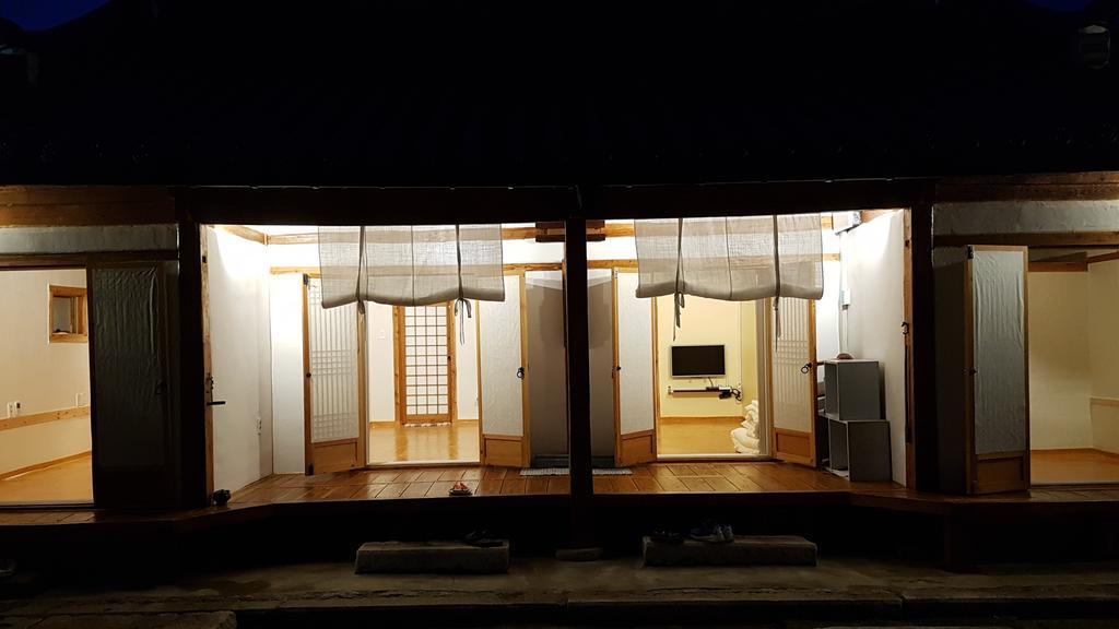 Ohnewwall Guesthouse Jeonju Buitenkant foto