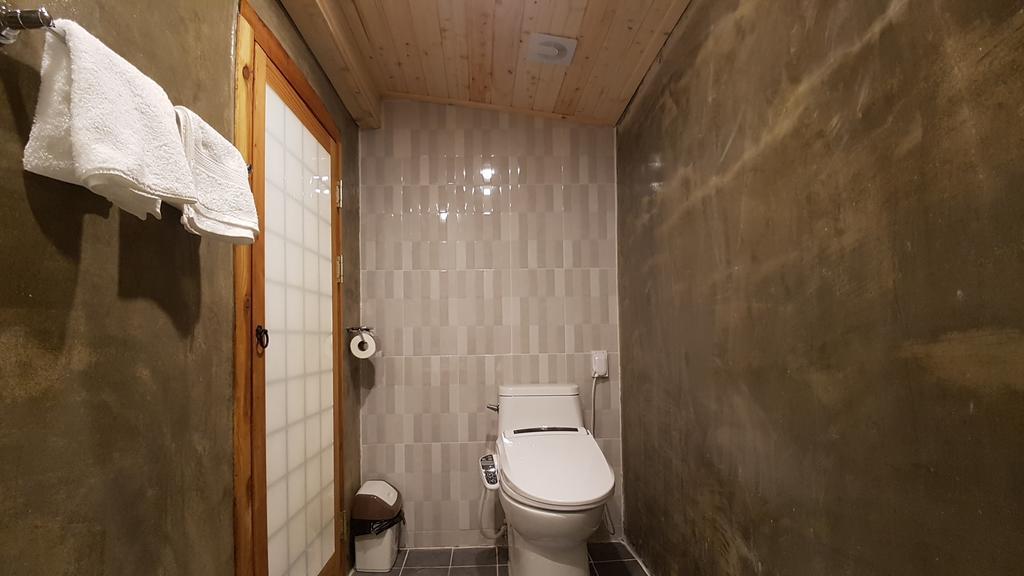 Ohnewwall Guesthouse Jeonju Buitenkant foto