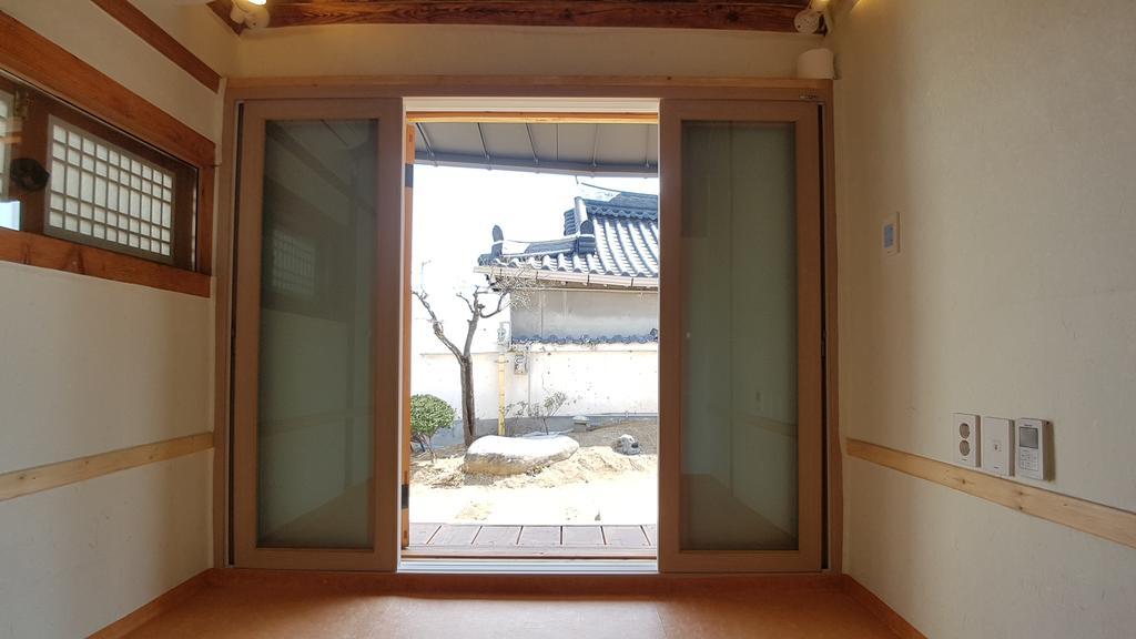 Ohnewwall Guesthouse Jeonju Buitenkant foto