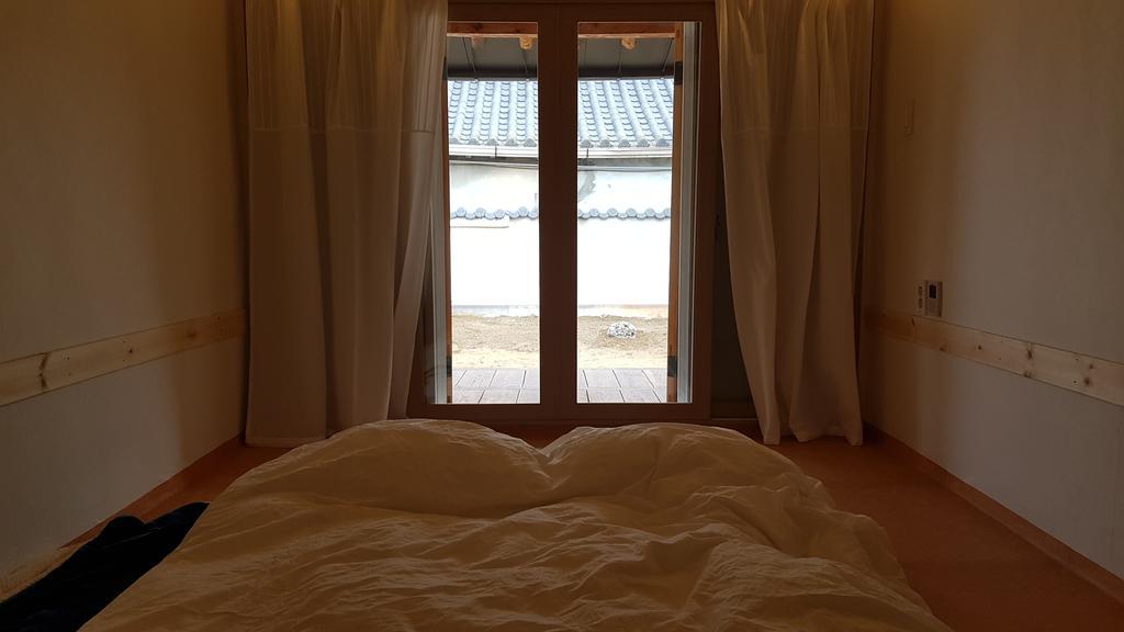 Ohnewwall Guesthouse Jeonju Buitenkant foto