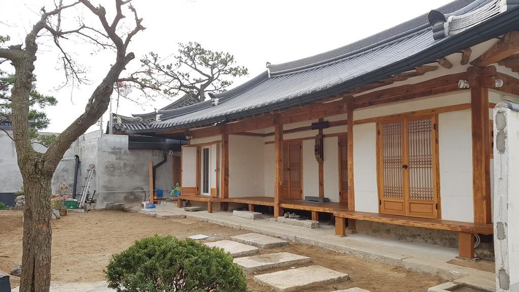 Ohnewwall Guesthouse Jeonju Buitenkant foto
