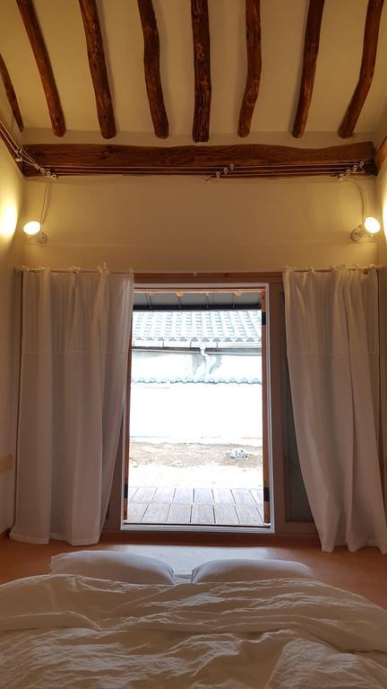 Ohnewwall Guesthouse Jeonju Buitenkant foto