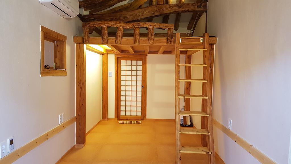 Ohnewwall Guesthouse Jeonju Buitenkant foto