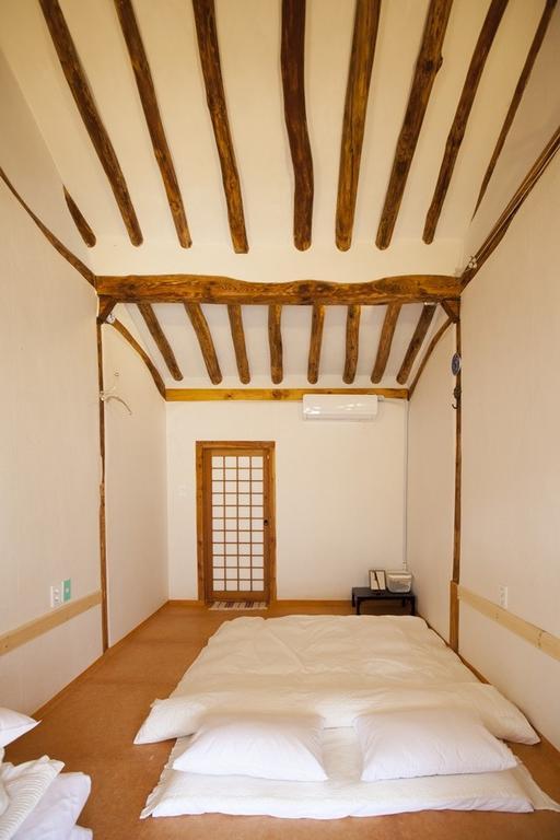Ohnewwall Guesthouse Jeonju Buitenkant foto