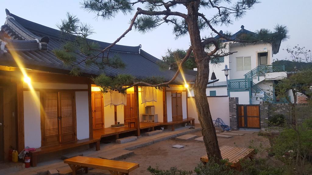 Ohnewwall Guesthouse Jeonju Buitenkant foto