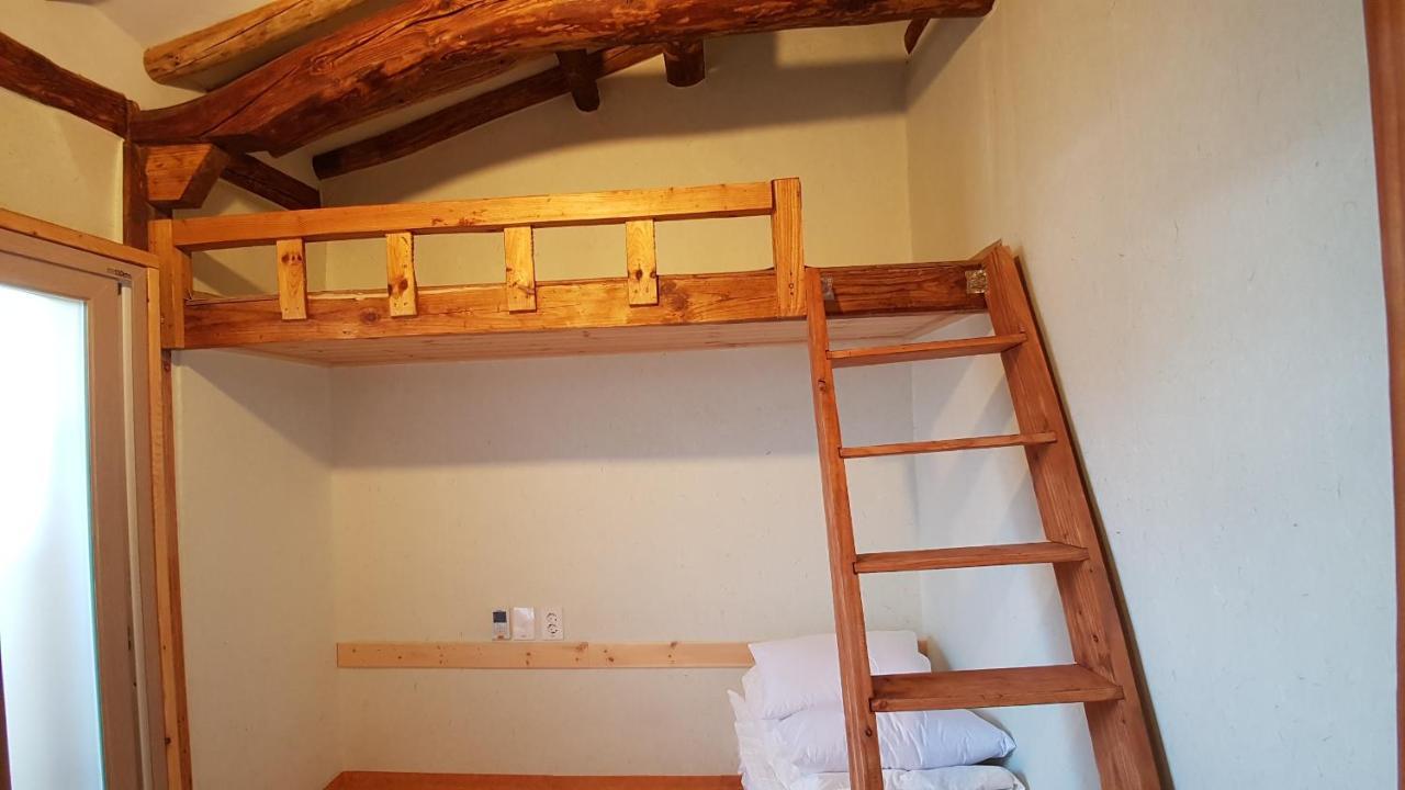 Ohnewwall Guesthouse Jeonju Buitenkant foto