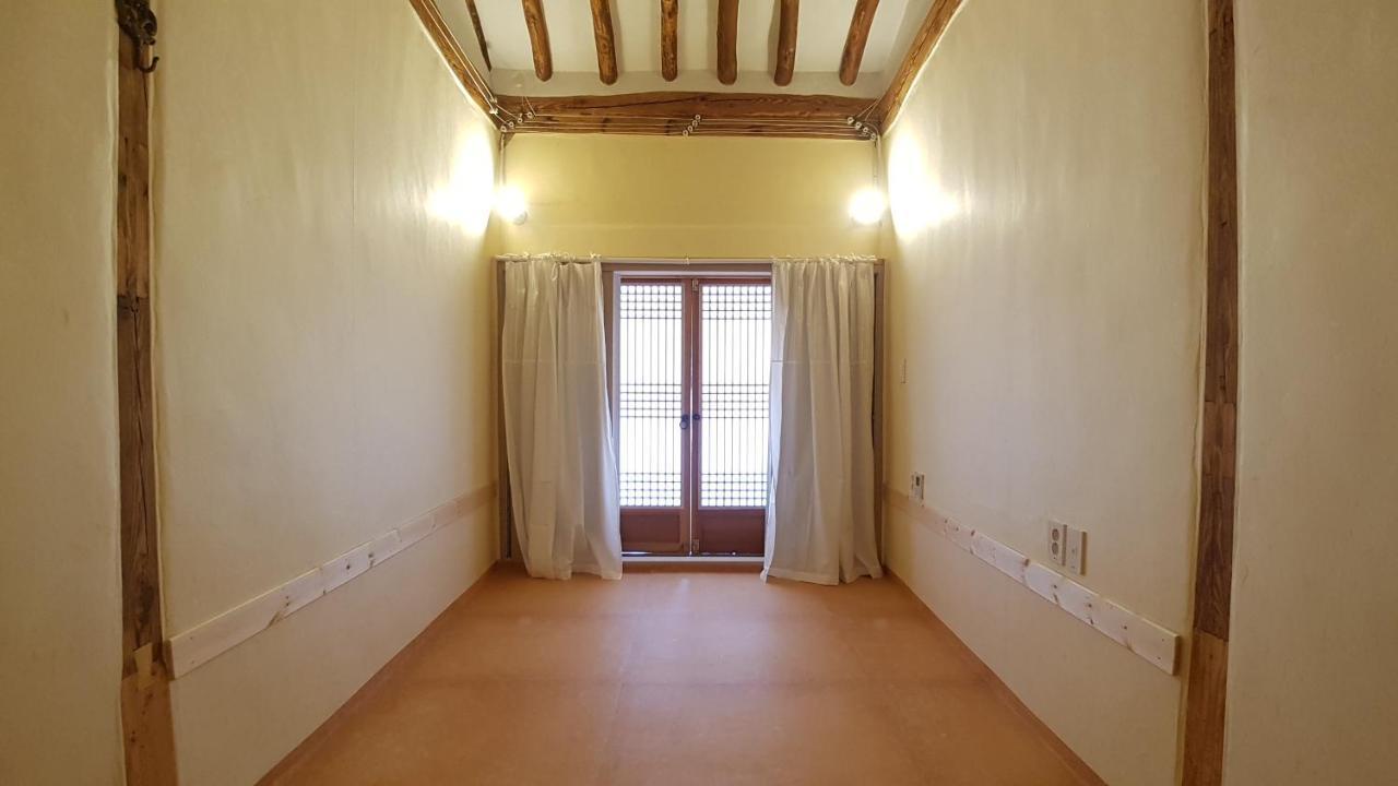 Ohnewwall Guesthouse Jeonju Buitenkant foto