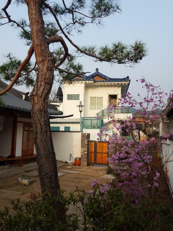 Ohnewwall Guesthouse Jeonju Buitenkant foto